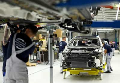 Image for Flexible wage deals can boost competitiveness, protect jobs, study says