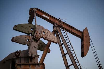 Image for Oil rises on Middle East supply worries