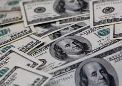 Image for Dollar near one-week high as traders prepare for Powell, payrolls tests