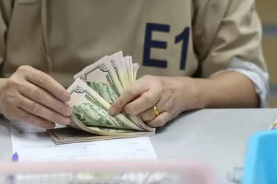 Image for U.S. dollar listless as markets brace for post-Thanksgiving buzz