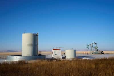Image for Oil prices settle down at lowest in a month as US seeks Russia-Ukraine peace deal