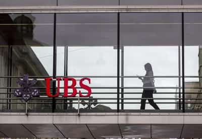Image for Pay gap between bosses and ordinary workers widens in Switzerland