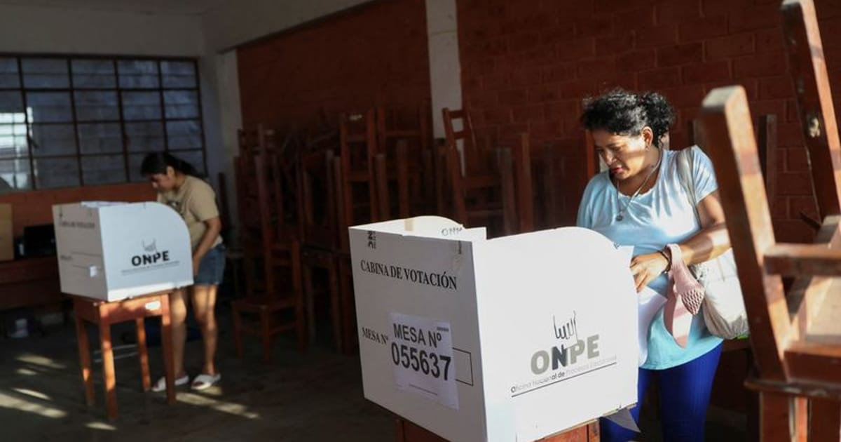 Peru Election Delays as Conservatives Take Early Lead