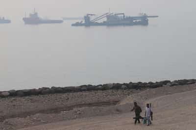 Image for Attack risks rise for tankers as Iran vows to block more Hormuz routes