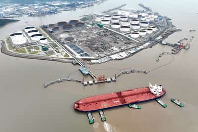 Image for Oil prices settle lower, US economic concerns outweigh Fed rate cut