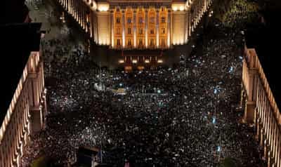 Image for Thousands rally in Bulgaria against 2026 budget, clash with police