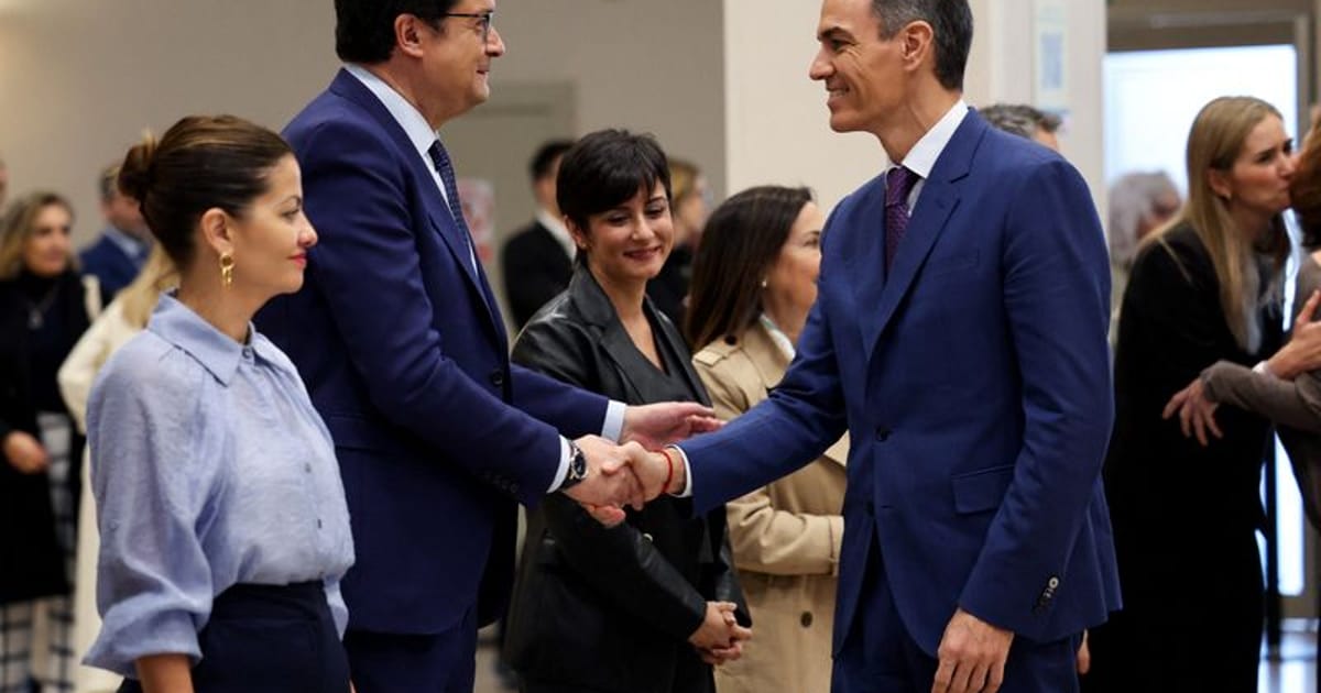 Spain pushes ahead with social media, AI rules despite Big Tech l