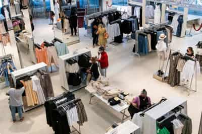 Image for U.S. consumer spending takes breather amid shortages; inflation rises