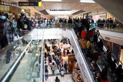Image for UK shopper numbers rise for sixth straight week as Britons tire of lockdown
