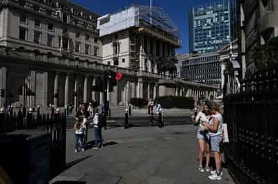 Image for Bank of England reviews banks' Asian equity exposure, FT reports