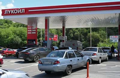 Image for Fuel shortages spread to more parts of Russia as Ukrainian attacks bite