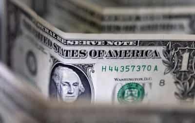 Image for Dollar sinks below 132 yen as traders boost recession bets