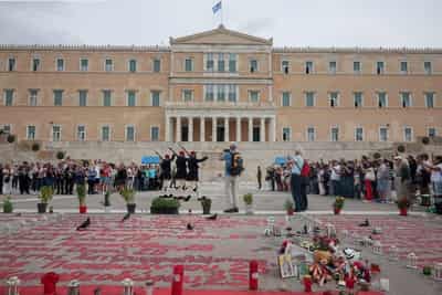 Image for Greece bans protests near memorial outside parliament