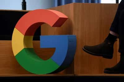Image for Google results avoid disaster, with search ads topping Wall Street targets