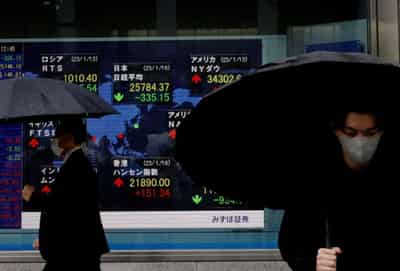 Image for Shares fall with oil prices amid concerns about U.S. Fed rate hikes