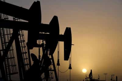 Image for Oil falls on fears of global recession, China COVID flare-up