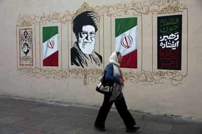 Image for Iran vows 'devastating' response to US threat to cut off its economic lifelines