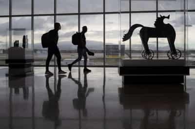 Image for U.S. to relax travel restrictions for vaccinated foreign air travelers in November