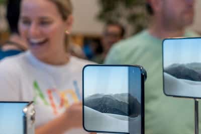 Image for Apple says it will replace iPhone Duo units showing screen problems