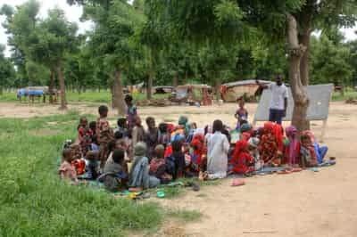 Image for Mobile school offers hope to nomad children in Chad