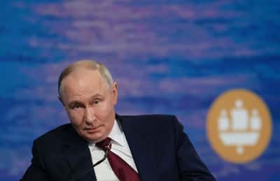 Image for Putin held 'friendly one-on-one meeting' with Germany's Schroeder, Kremlin says