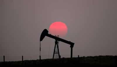 Image for IEA says oil market walking tightrope due to economic, supply risks