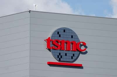 Image for TSMC smashes forecasts with record profit, flags more US factories