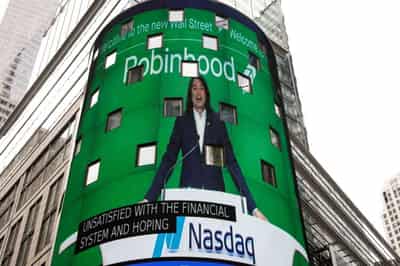 Image for Robinhood closes at $34.82 in grim stock market debut