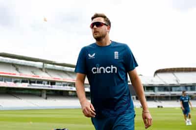Image for Cricket-Bashir, Robinson recalled to England squad for first test v New Zealand