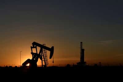 Image for Oil settles up as U.S. producers, refiners assess storm damage