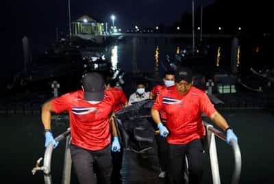 Image for Malaysia searches for Rohingya after boat sinks, toll climbs to 21