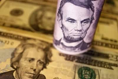 Image for Dollar gains as ADP shows better than expected jobs gains