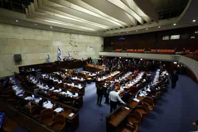 Image for Netanyahu under mounting political pressure after party quits