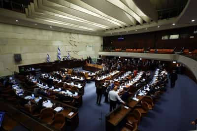 Image for Netanyahu under mounting political pressure after party quits