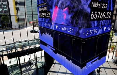 Image for Asia shares fall on tech nerves; oil prices slip