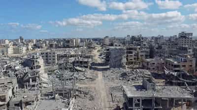 Image for Israel says ceasefire and aid to resume after airstrikes kill 26 in Gaza