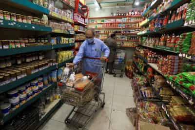 Image for Home cooking, booze demand fire up global grocery sales in 2020 &#8211; report