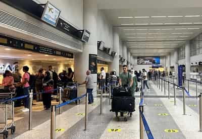 Image for Factbox-Airlines suspend flights as Middle East tensions rise