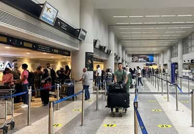 Image for Factbox-Airlines suspend flights as Middle East tensions rise