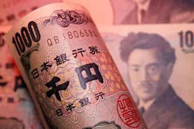 Image for Analysis-Race to rein in strong dollar is on after Japan intervenes