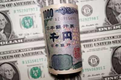 Image for Yen tanks 1.9% after BOJ sticks to stimulus, franc climbs again