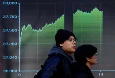 Image for Stocks grind towards record highs in inflation-heavy week