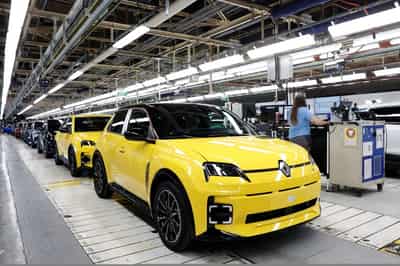 Image for Europe EV market share tops 25% in July as France, Germany drive growth