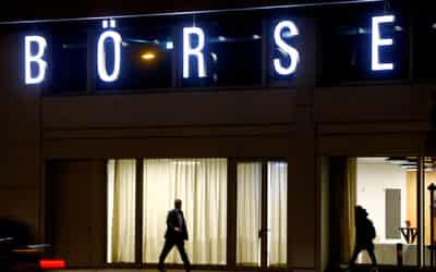 Image for Bond scares linger, investors look to Powell