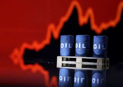 Image for Oil edges higher on Russian supply concerns in volatile trade