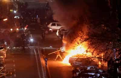 Image for Trump urges Iranians to keep protesting, says 'help is on its way'