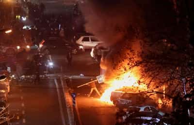 Image for Trump urges Iranians to keep protesting, says 'help is on its way'