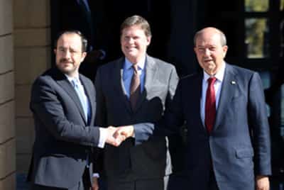 Image for Cyprus leaders seek new crossing points along 1974 ceasefire line