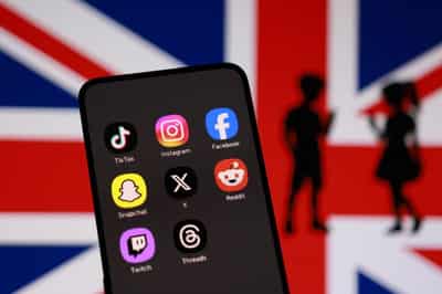 Image for UK plans default midnight social media curfew for teens aged 16-17