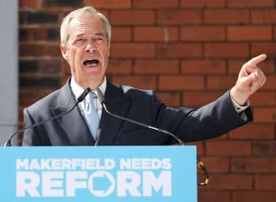 Image for Nigel Farage takes his 'fight with the establishment' to the voters